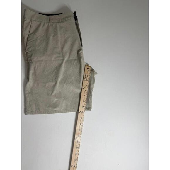 Vuori V368 Performance Aim Golf Sportswear Khaki Shorts Mens Size 36 - Picture 6 of 6